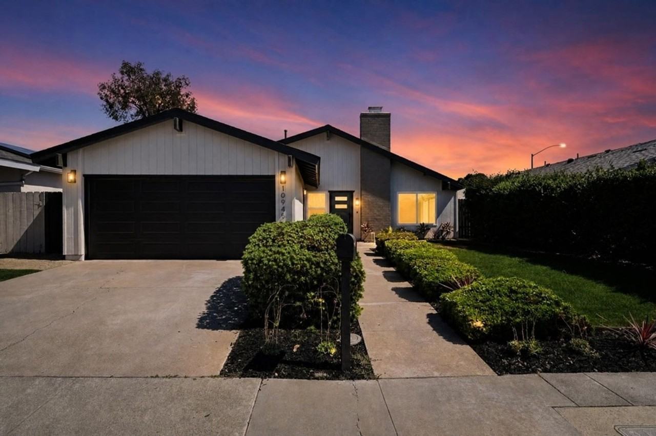 10945 Janice Ct - Photo 4 of 32