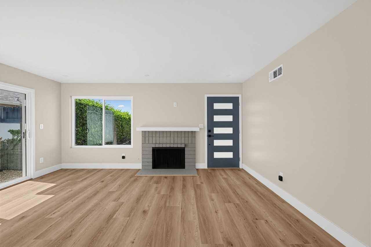 10945 Janice Ct - Photo 7 of 32