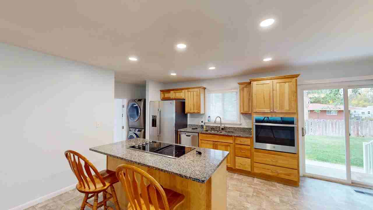 923 923 Big Horn Dr: All Utilities Included - Photo 6 of 20