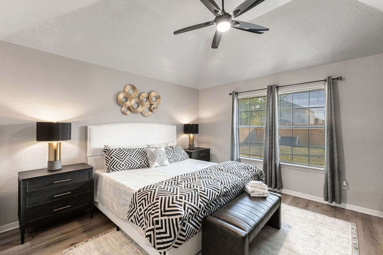 506 James Loop #1630306P - Photo 4 of 21