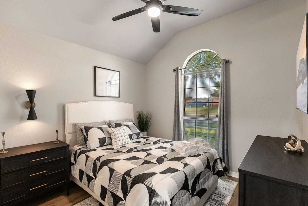 506 James Loop #1630306P - Photo 6 of 21