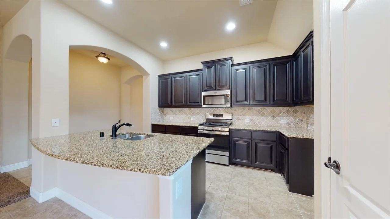 5205 Ambergate Lane - Photo 7 of 10