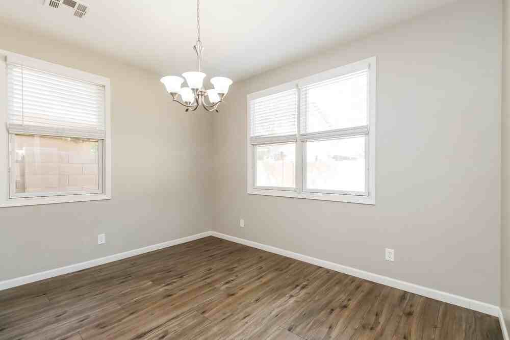 2216 E Pecan Rd - Photo 6 of 17