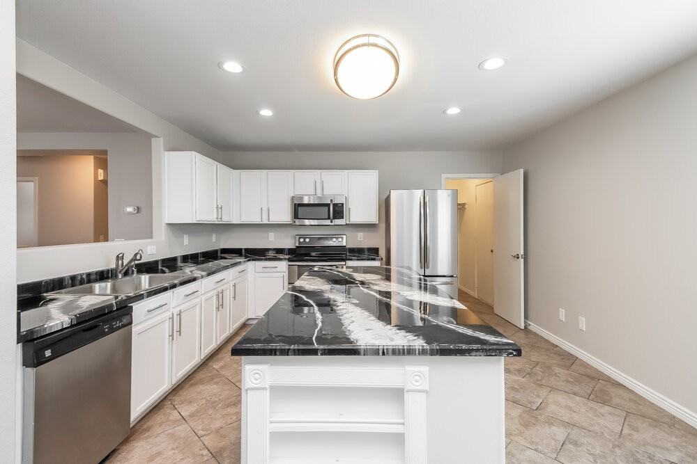 11774 W Windrose Ave - Photo 6 of 16
