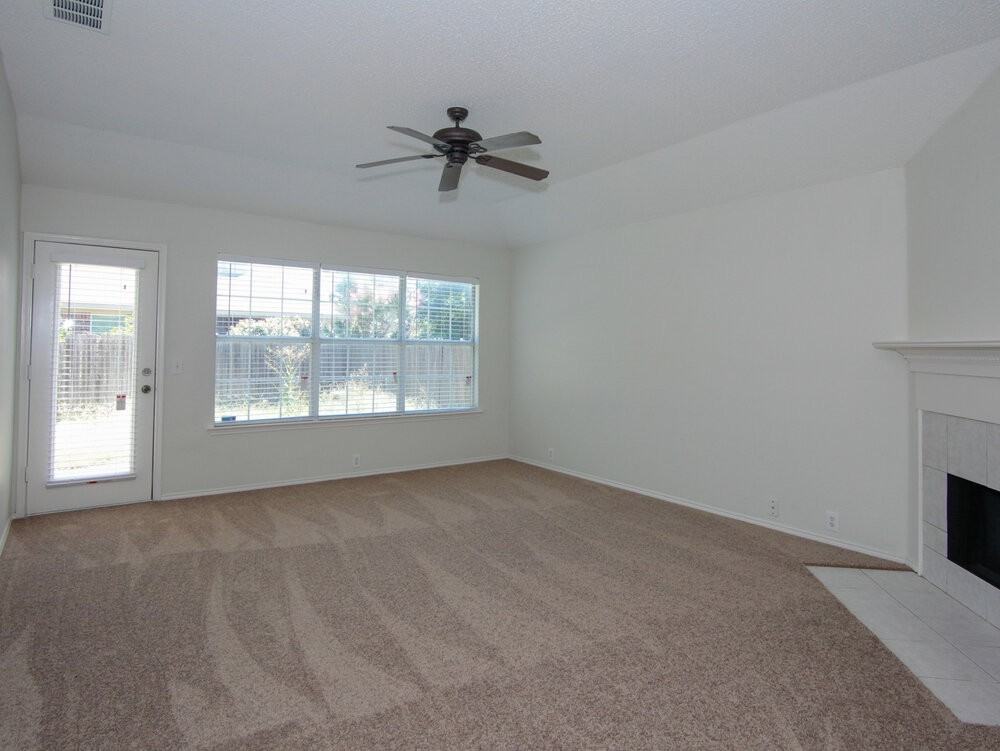 8421 Vicksburg Ln - Photo 2 of 12