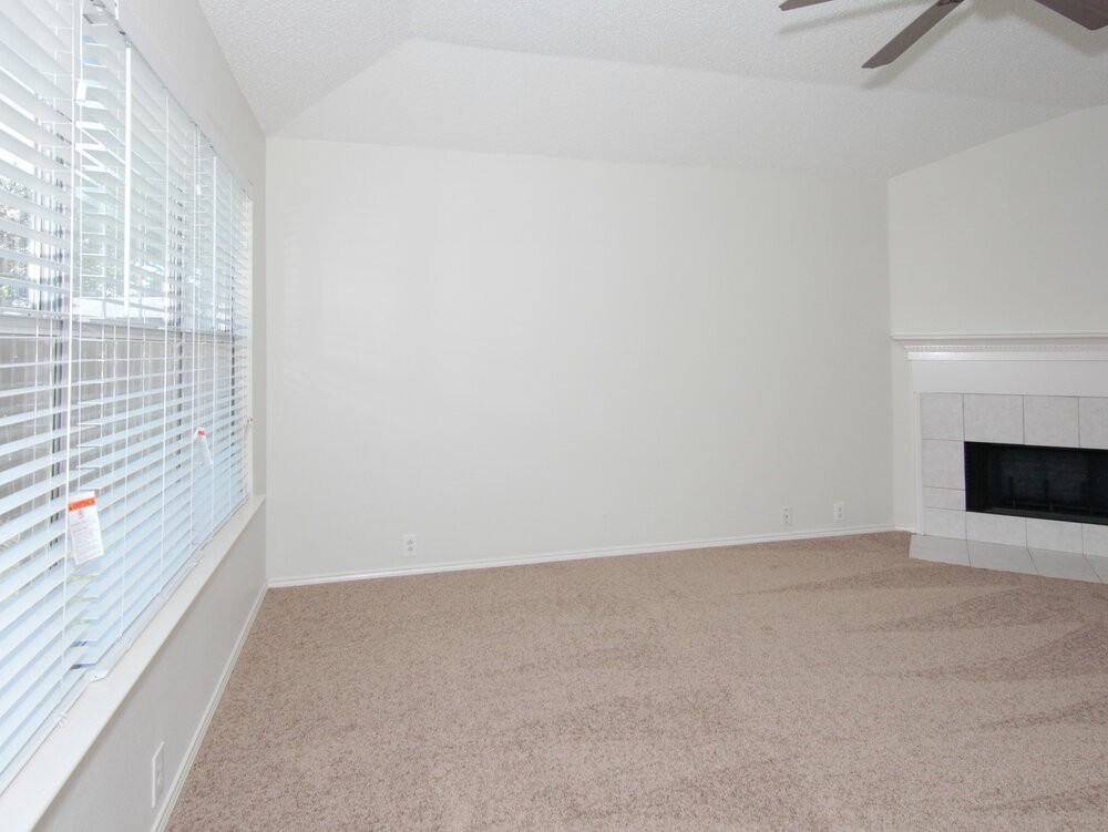 8421 Vicksburg Ln - Photo 3 of 12