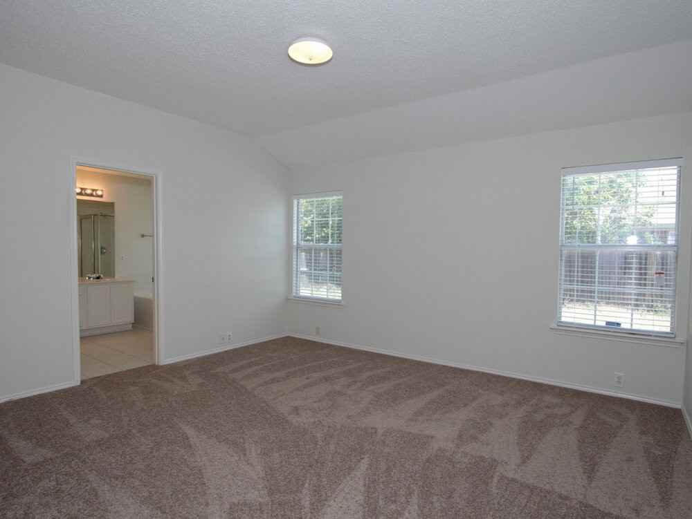 8421 Vicksburg Ln - Photo 6 of 12