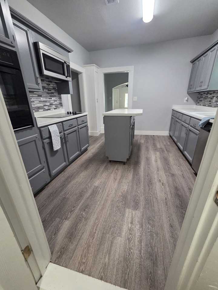 2408 Magnolia St - Photo 2 of 15