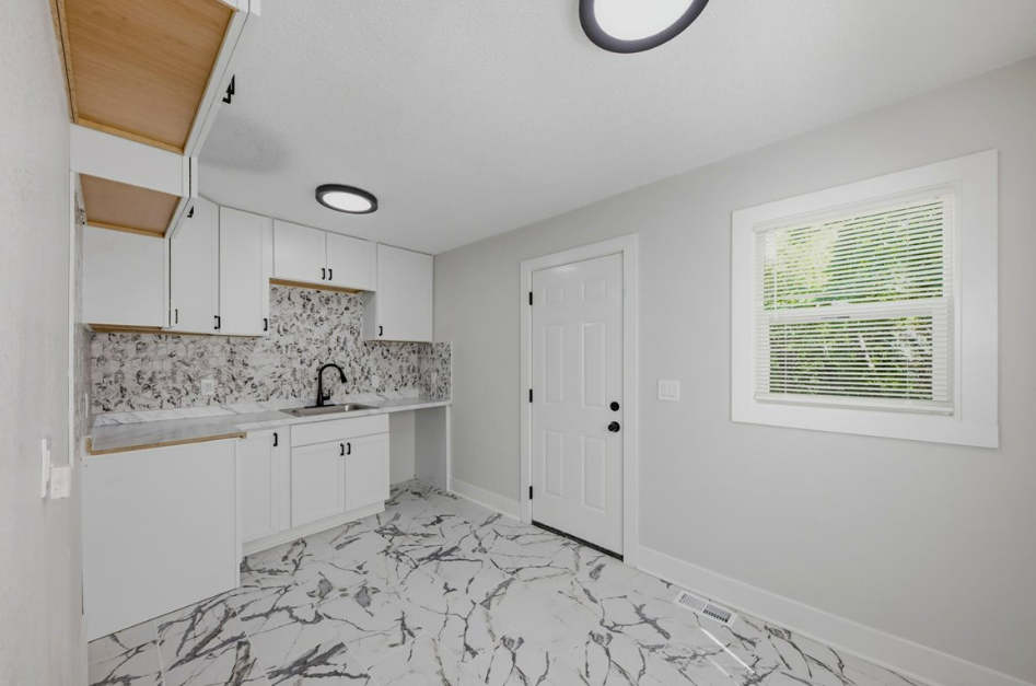 3513 Elmwood Ave - Photo 3 of 10