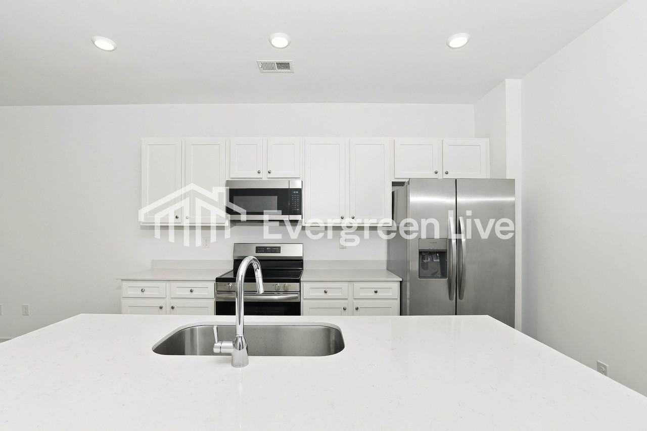 138 Shenandoah Ln - Photo 3 of 15