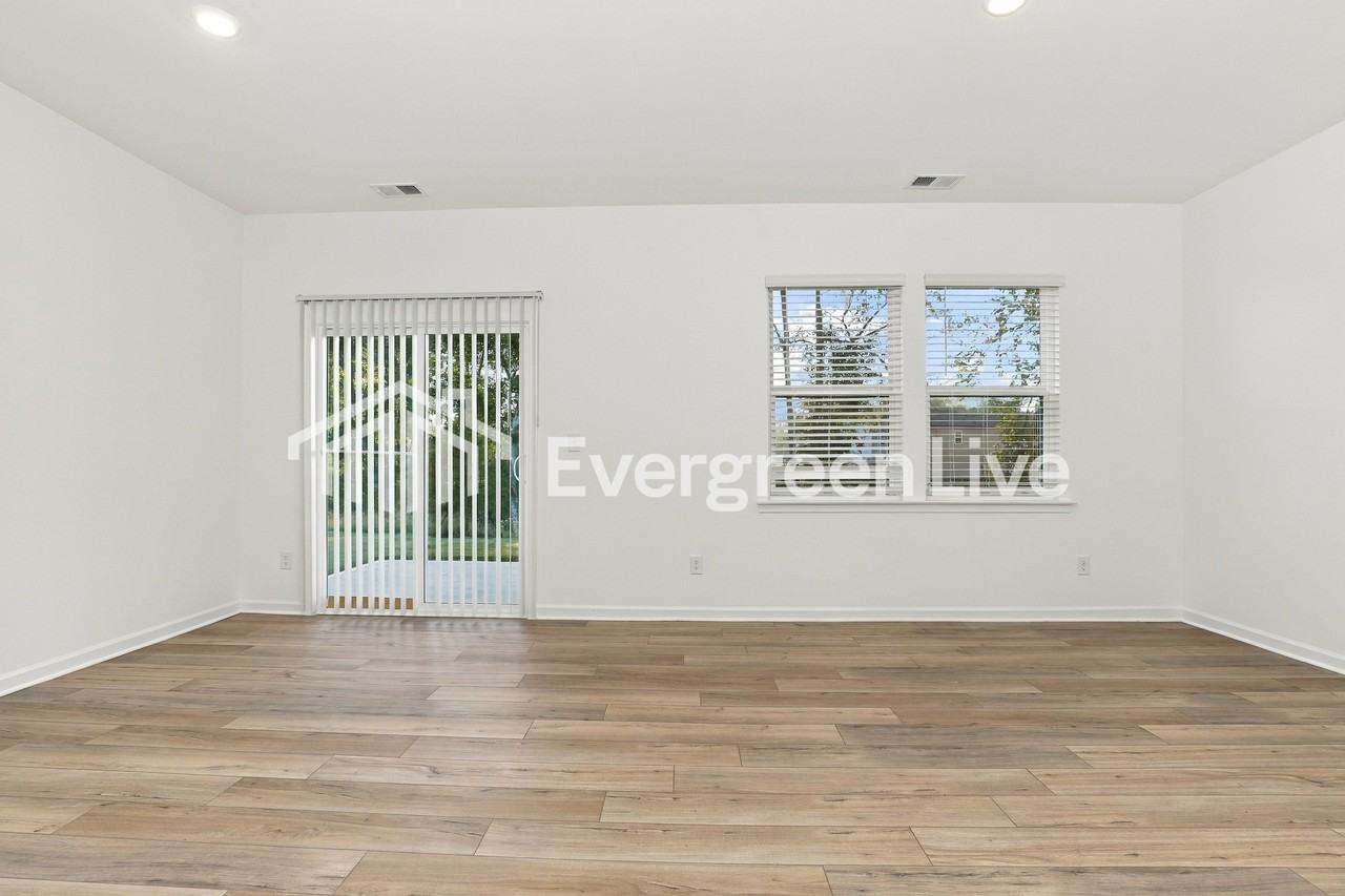 8 Gulfstream Dr - Photo 2 of 15