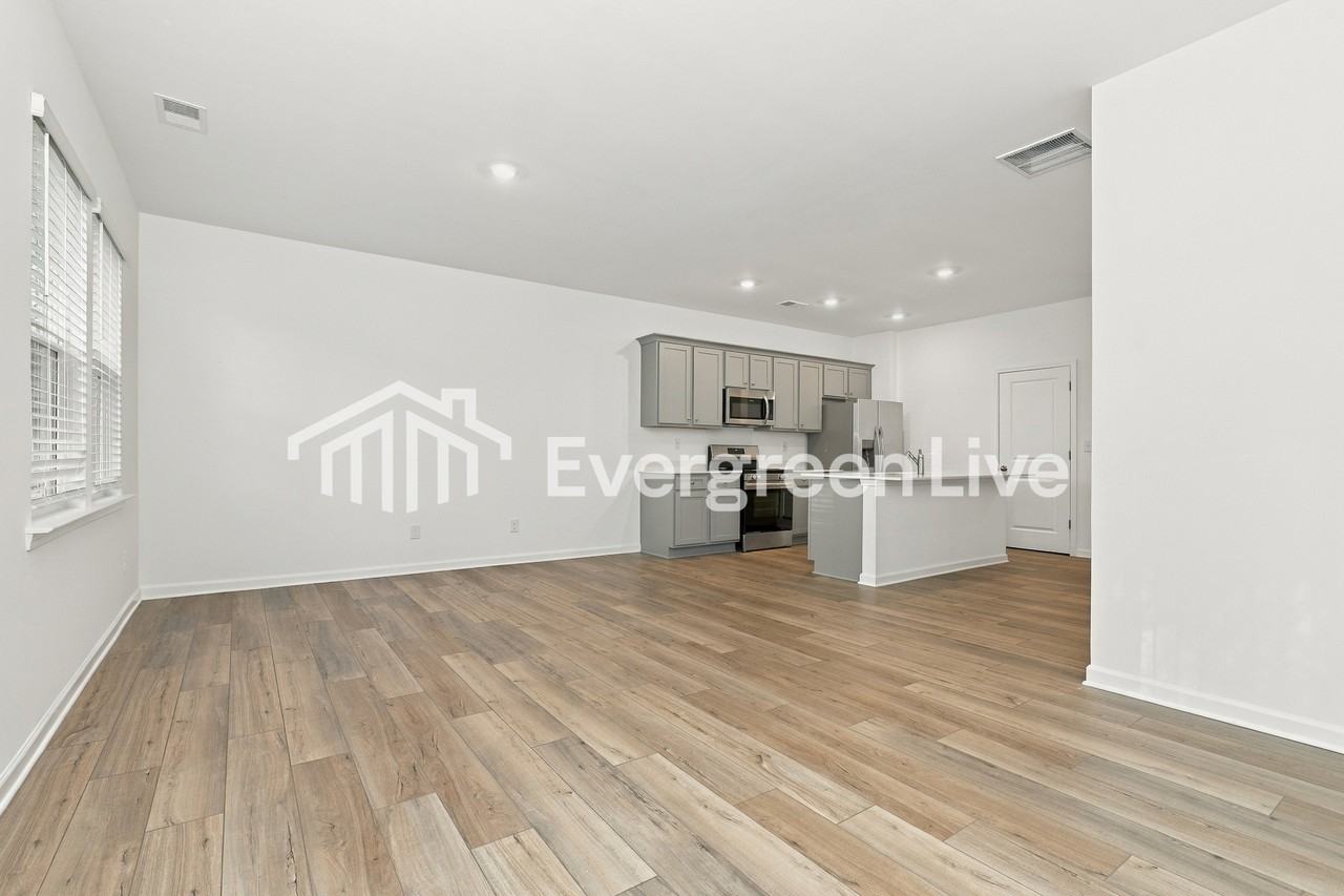 8 Gulfstream Dr - Photo 3 of 15