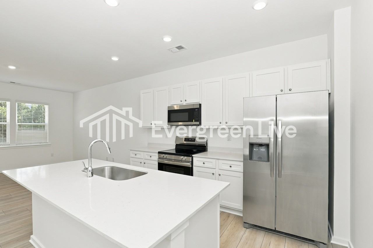 8 Gulfstream Dr - Photo 5 of 15