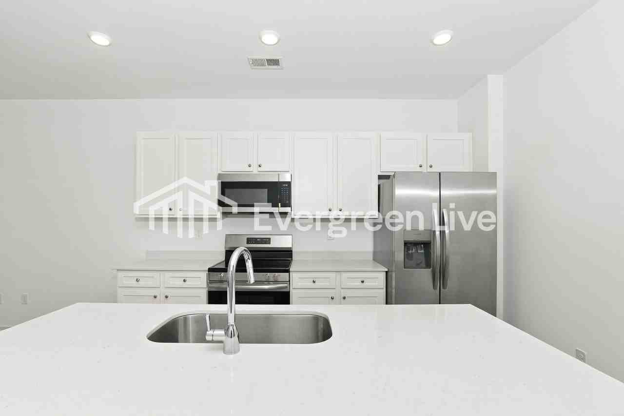 8 Gulfstream Dr - Photo 6 of 15