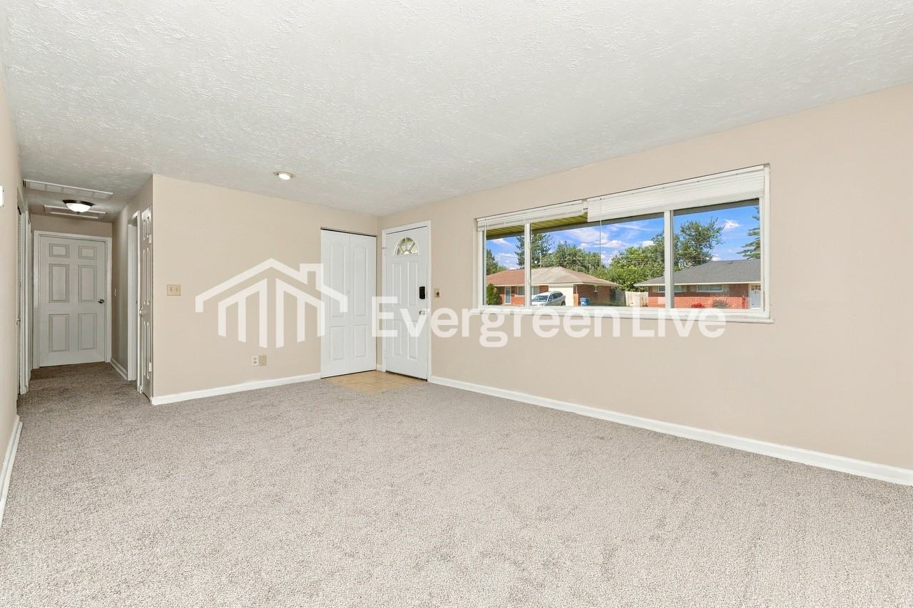 4940 Sabra Ave - Photo 4 of 15