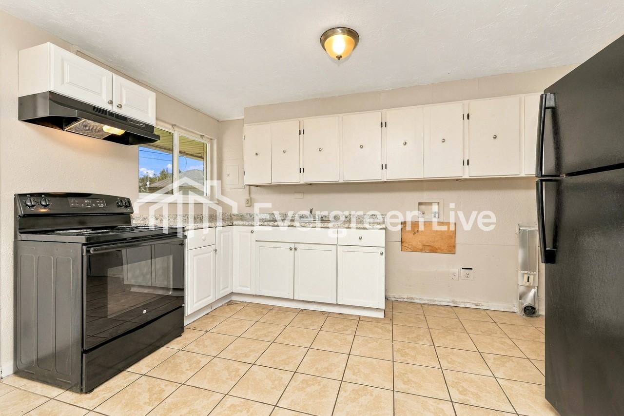 4940 Sabra Ave - Photo 6 of 15