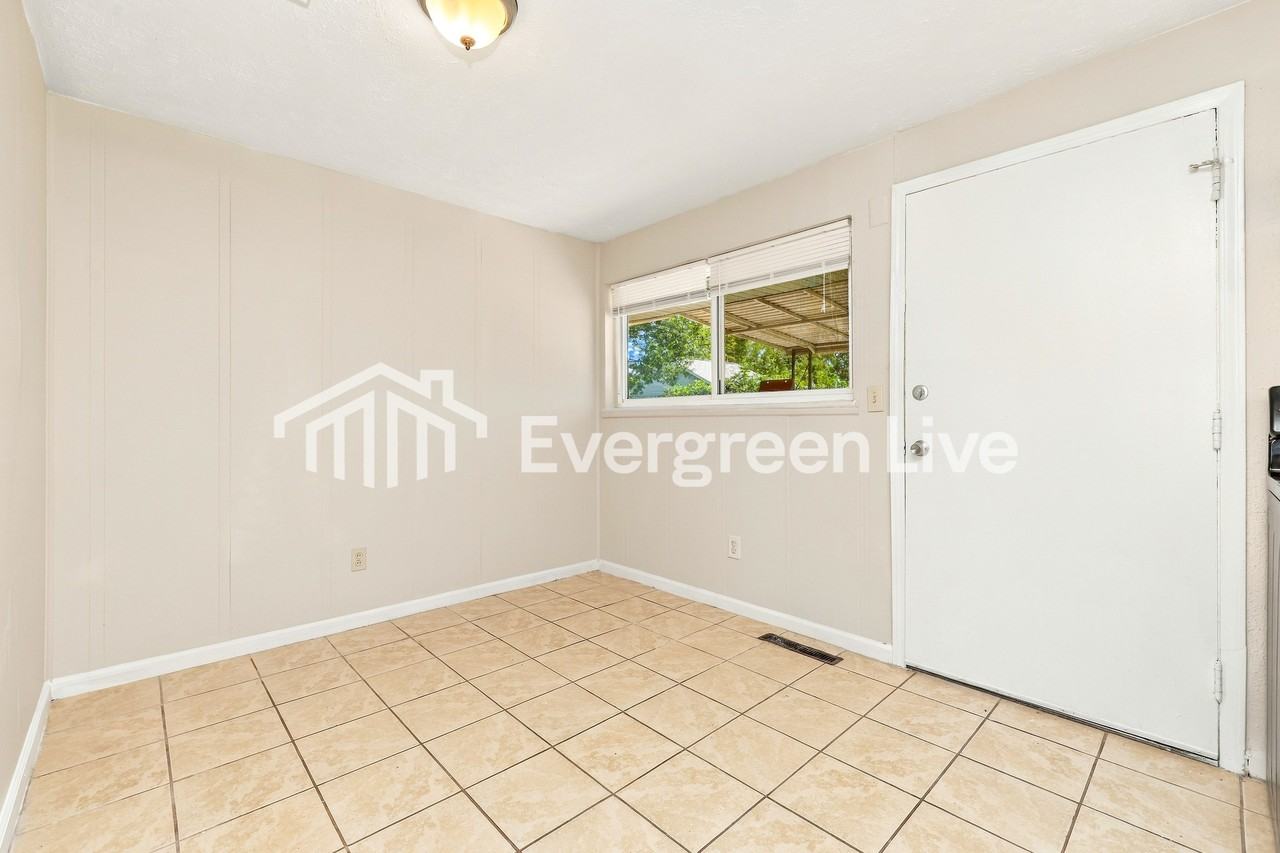 4940 Sabra Ave - Photo 7 of 15