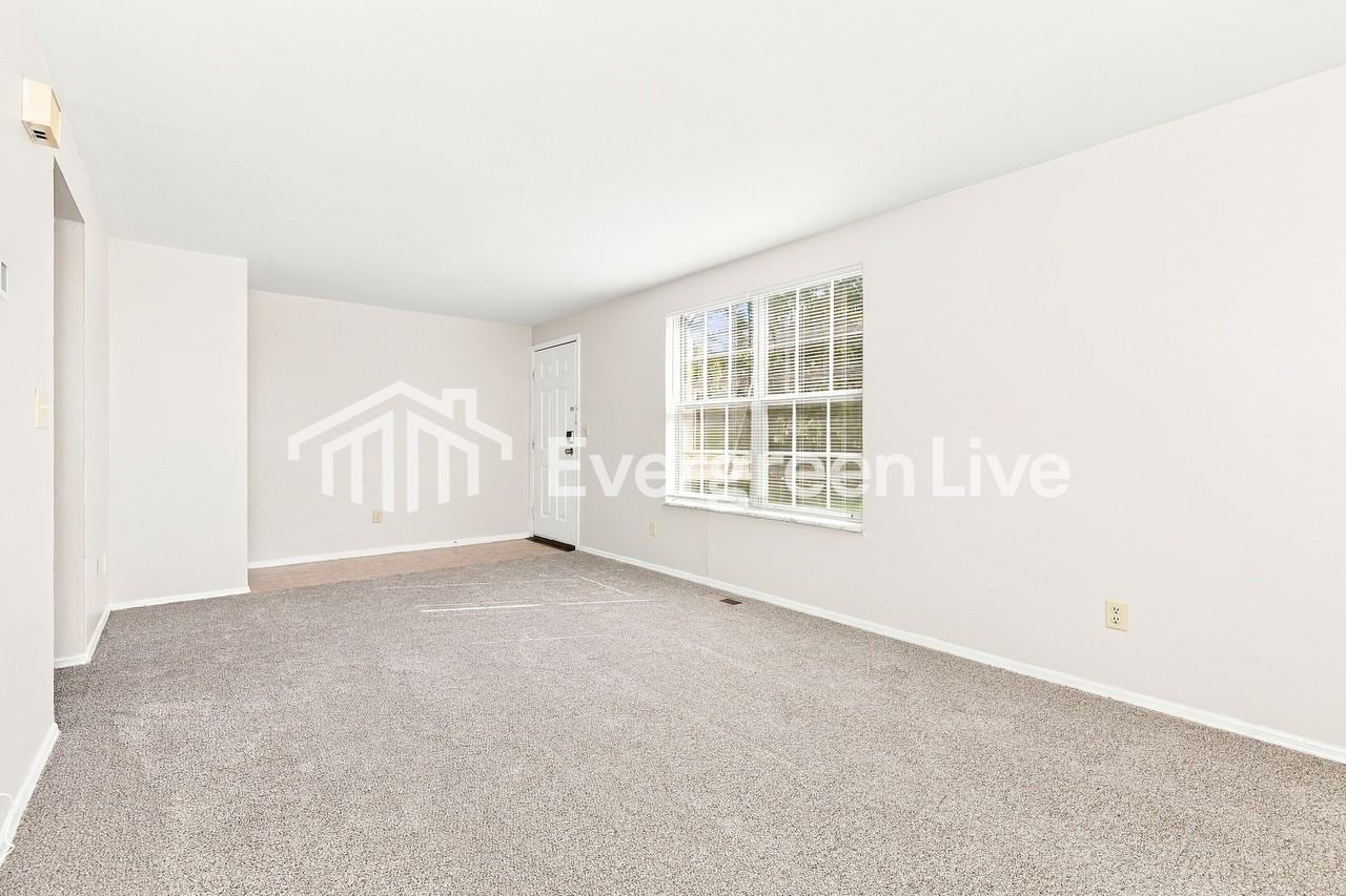 8149 Mount Aetna St - Photo 4 of 15