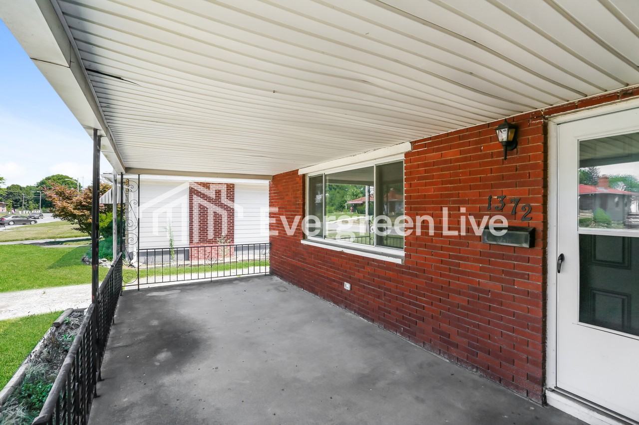 1372 Lilley Ave - Photo 3 of 15