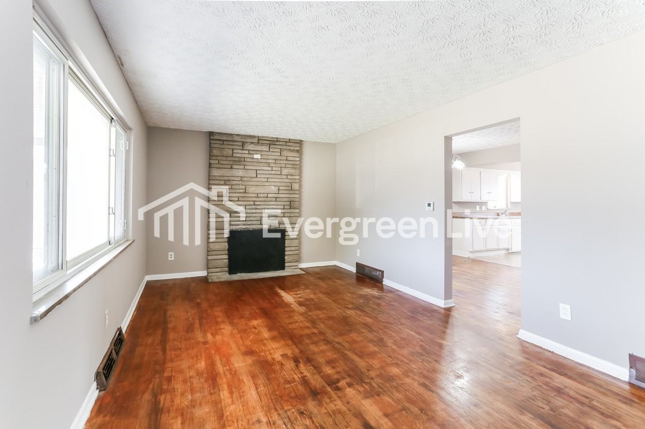 1372 Lilley Ave - Photo 5 of 15