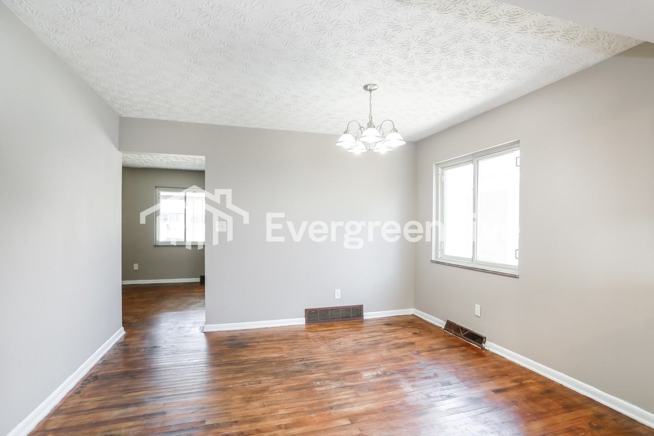 1372 Lilley Ave - Photo 6 of 15