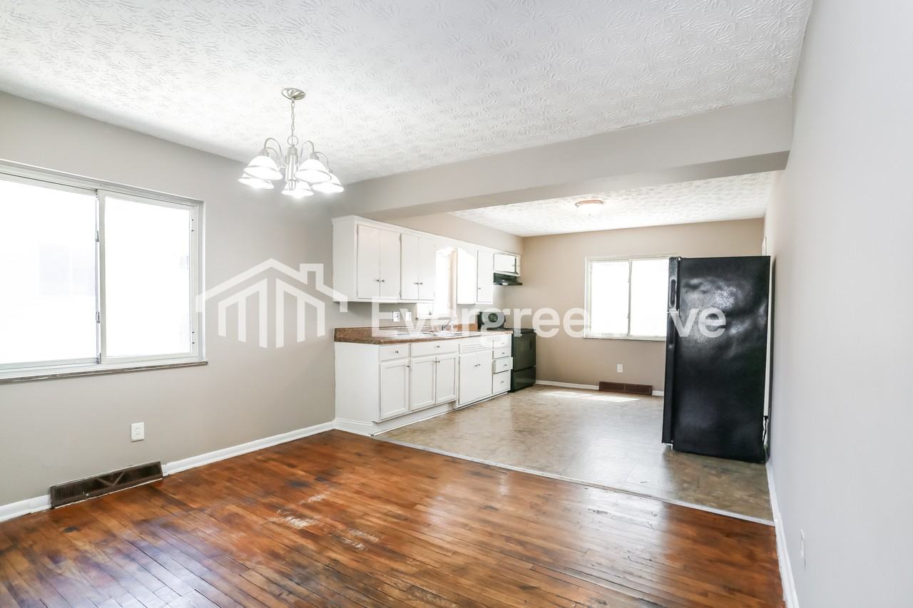 1372 Lilley Ave - Photo 7 of 15