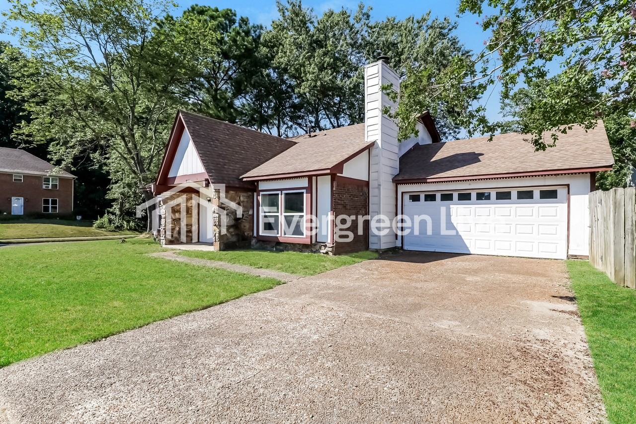1030 Pheasant Hollow Dr - Photo 2 of 15