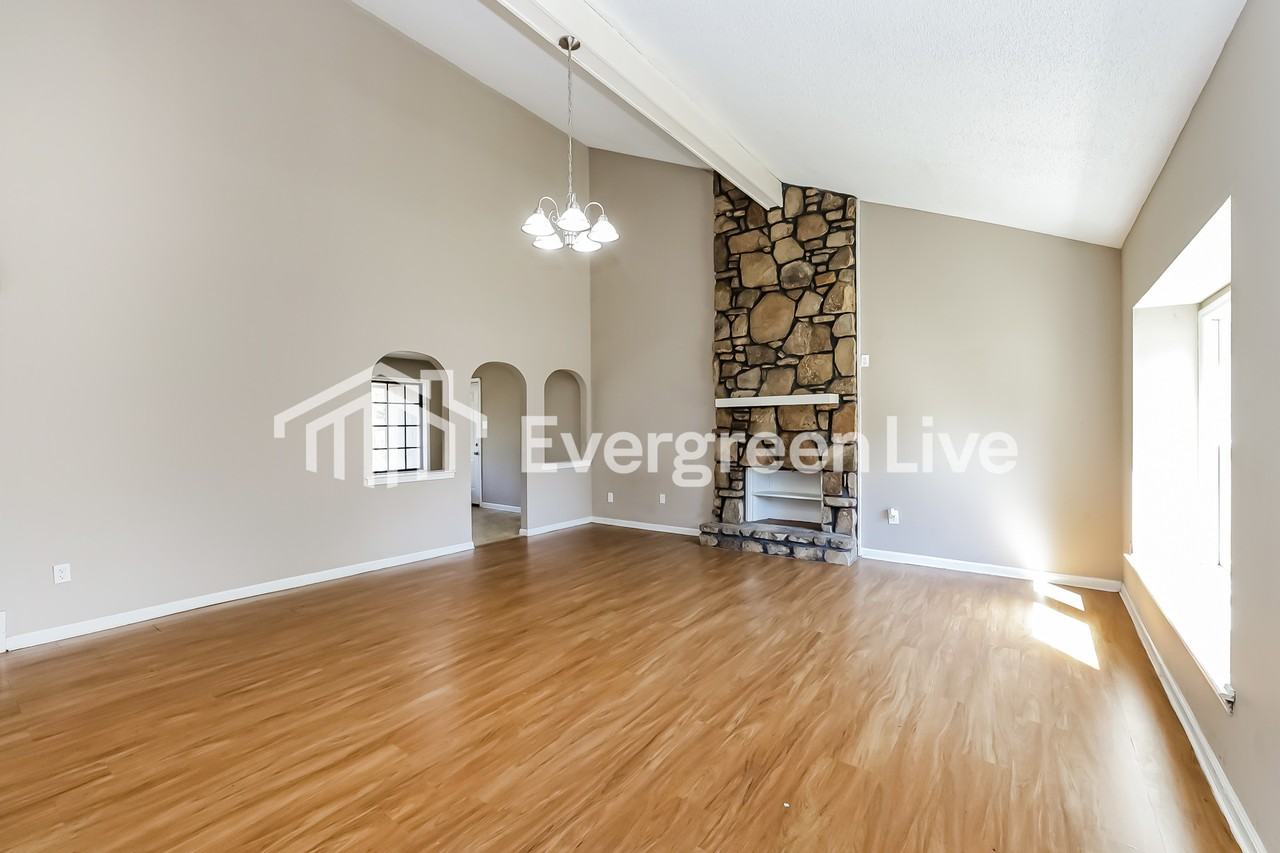 1030 Pheasant Hollow Dr - Photo 3 of 15