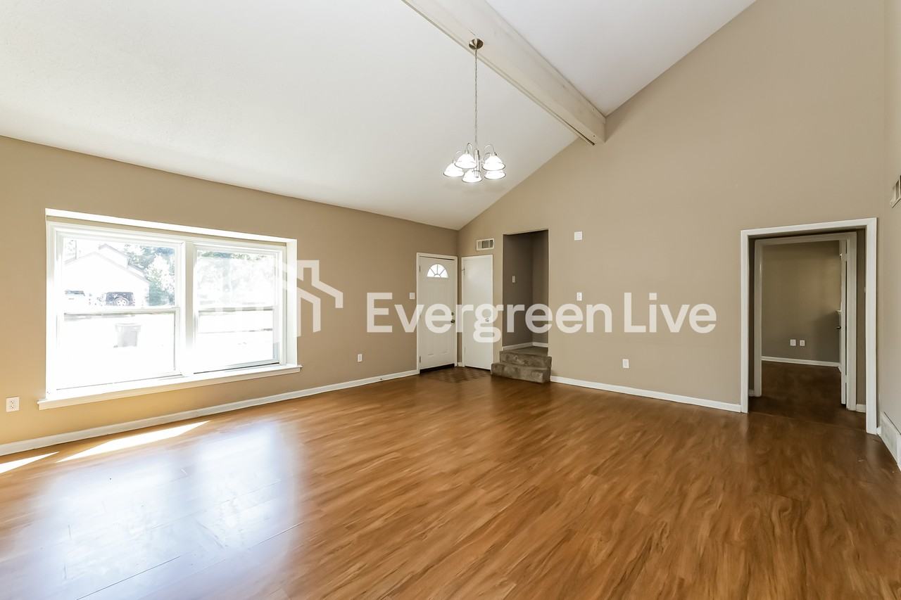 1030 Pheasant Hollow Dr - Photo 4 of 15
