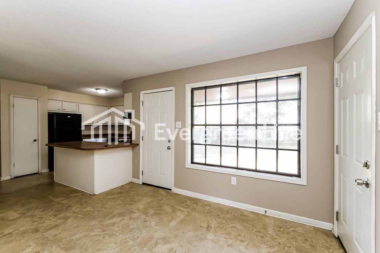 1030 Pheasant Hollow Dr - Photo 5 of 15