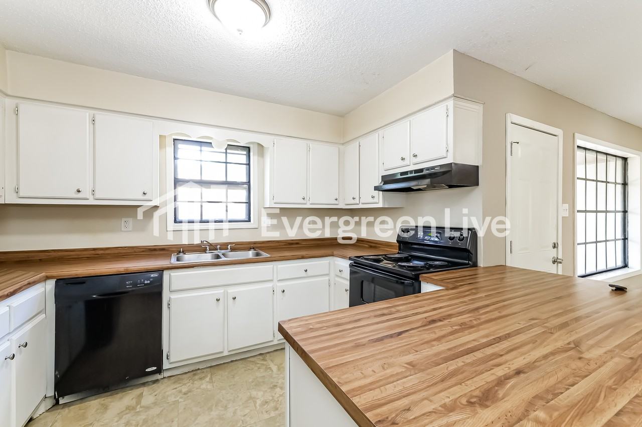 1030 Pheasant Hollow Dr - Photo 6 of 15