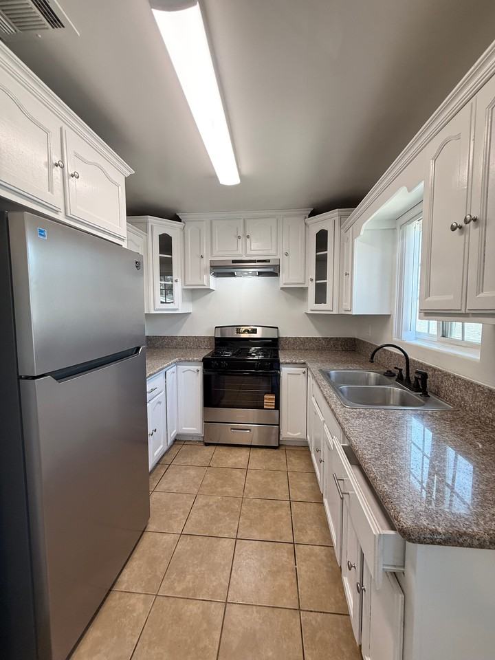 11225 1/2 South Budlong Avenue - Photo 7 of 18