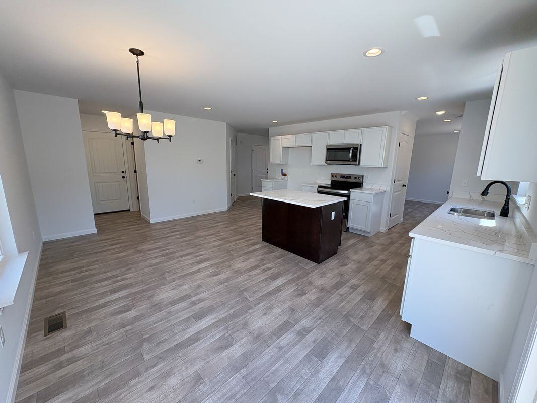 211 John St - Photo 3 of 22