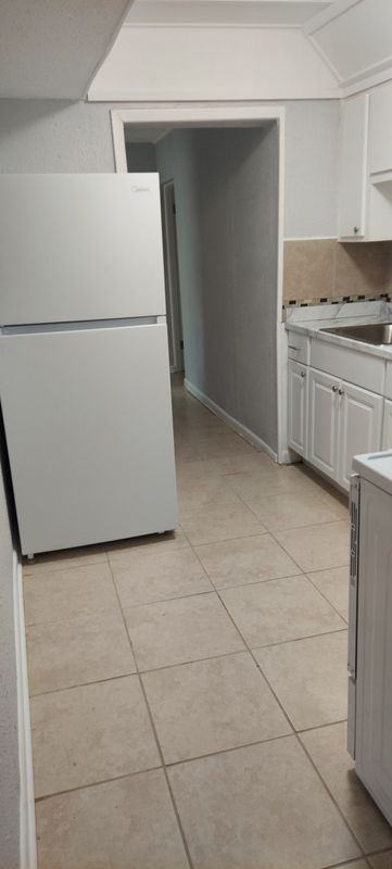 433 Vickers Dr - Photo 4 of 13