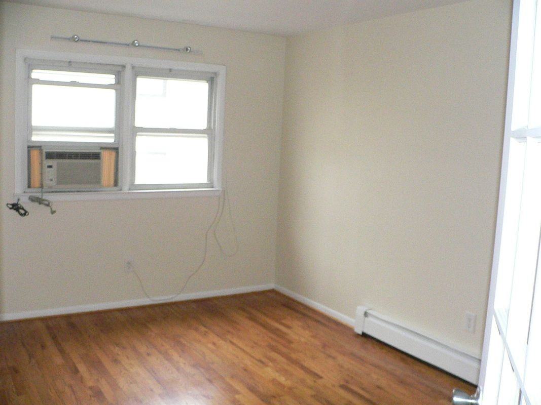 327 12th St ##3 - Photo 2 of 4