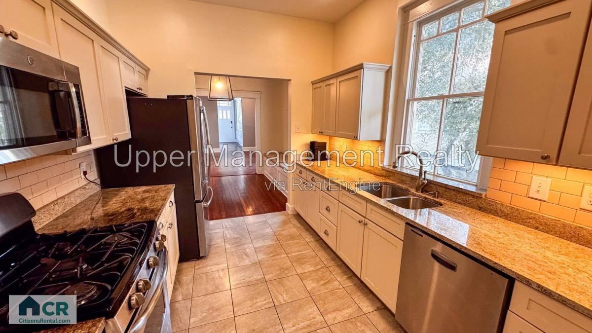 1629 Broadway St - Photo 4 of 20