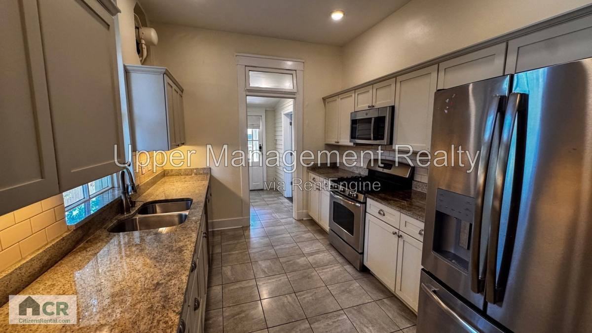 1629 Broadway St - Photo 5 of 20