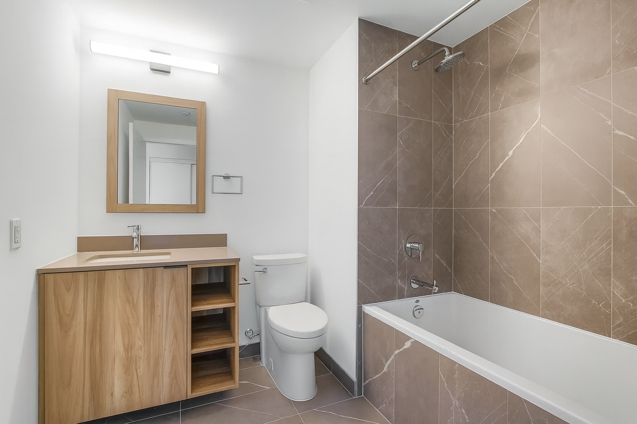1037 The Queensway - Photo 2 of 7