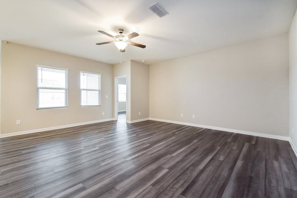 560 Knightsbridge Ln - Photo 3 of 16