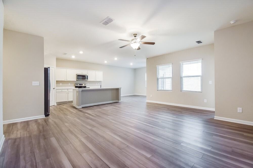 560 Knightsbridge Ln - Photo 4 of 16