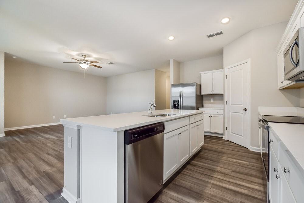 560 Knightsbridge Ln - Photo 7 of 16