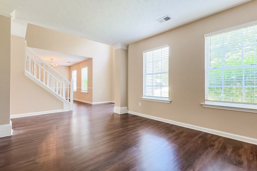 240 Cobblestone Ln - Photo 4 of 17