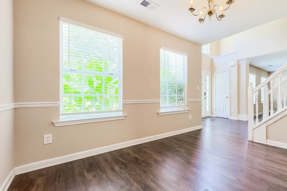 240 Cobblestone Ln - Photo 5 of 17