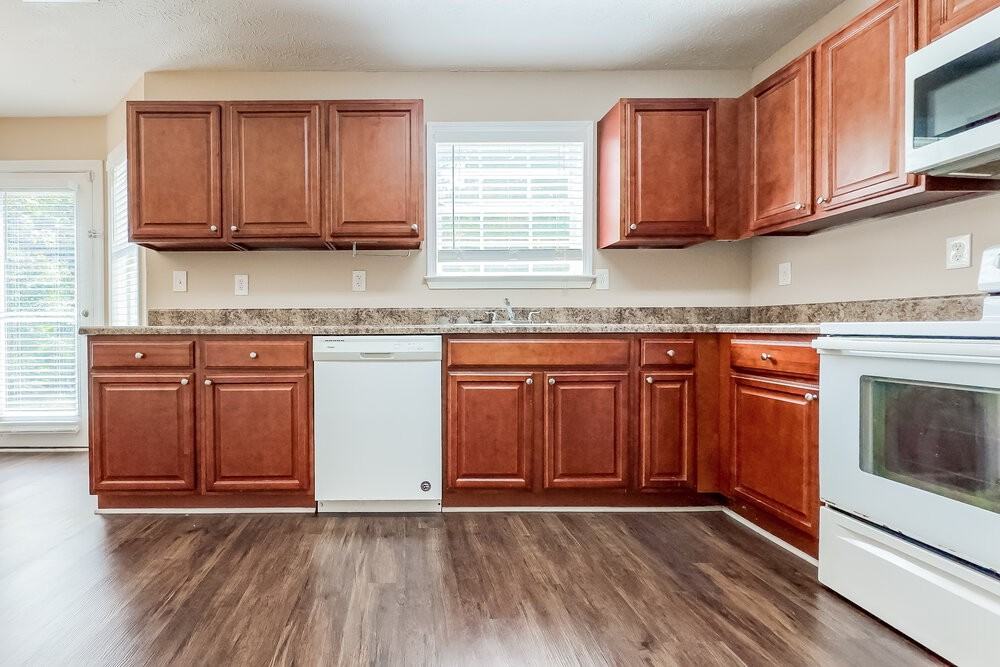 240 Cobblestone Ln - Photo 7 of 17