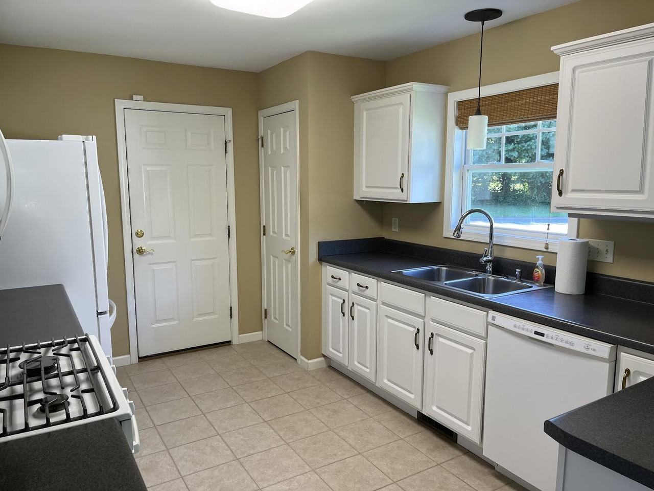 119 Charlestown Dr - Photo 4 of 24