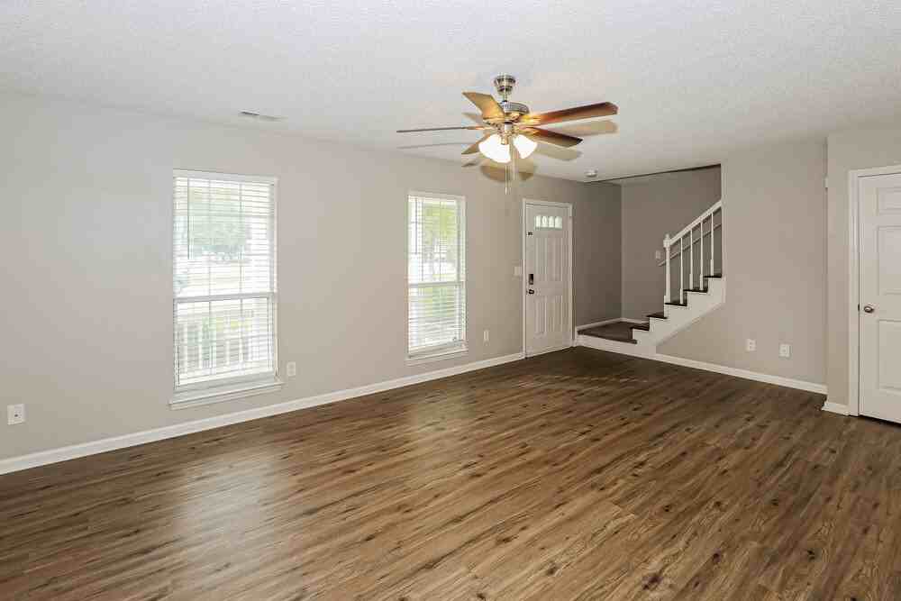 4817 Farmview Dr - Photo 6 of 17