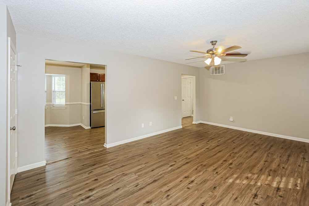 4817 Farmview Dr - Photo 7 of 17