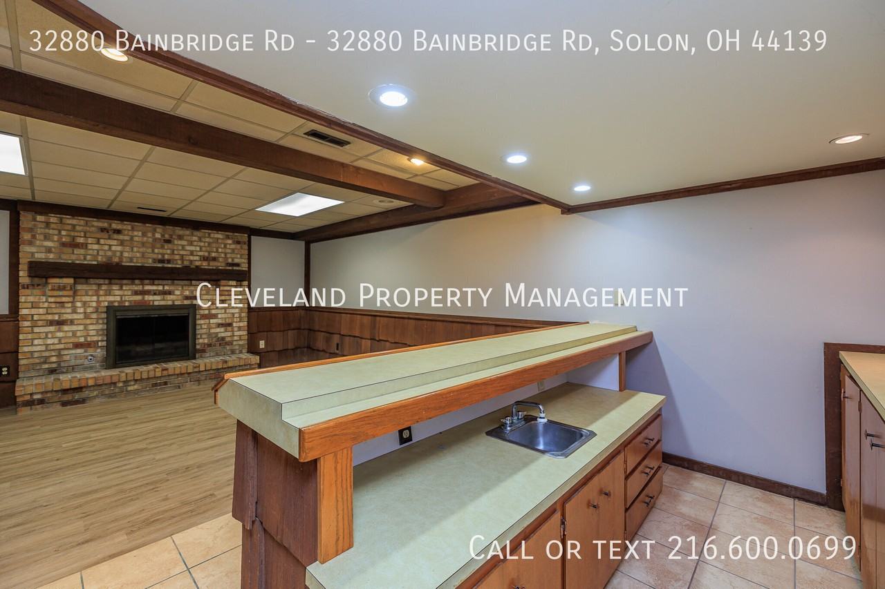 32880 Bainbridge Rd - Photo 2 of 22