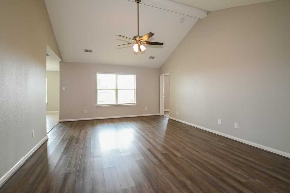 9405 Plum Ct - Photo 4 of 16