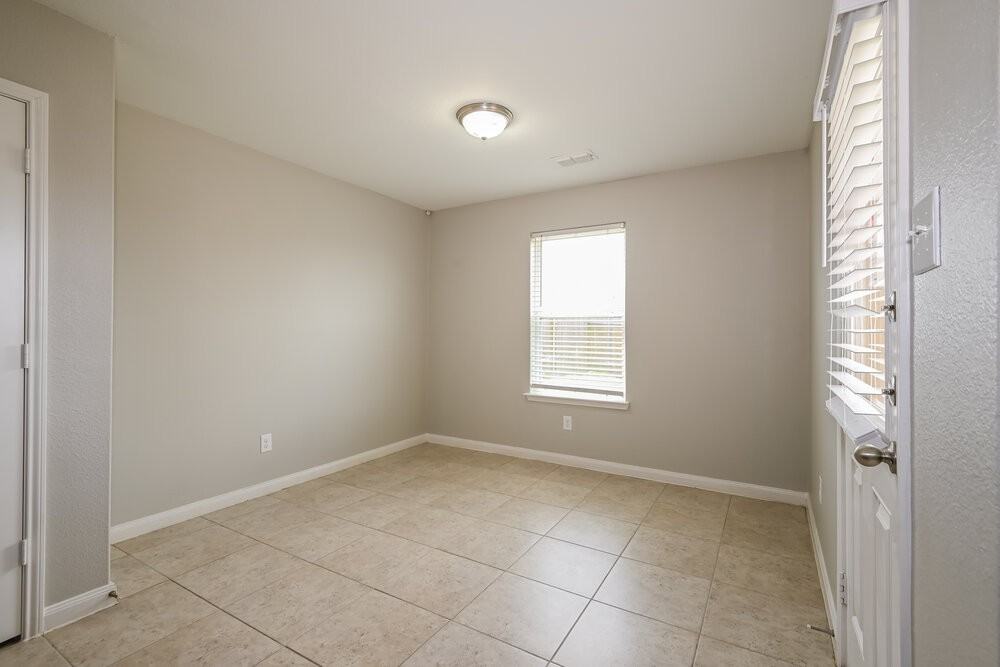 9405 Plum Ct - Photo 5 of 16